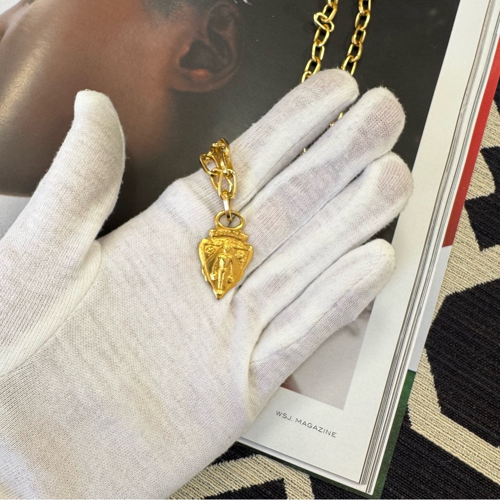Vintage Gucci Knight Crest Shield Charm Gold Tone Keychain Pendant - Picture 6 of 11